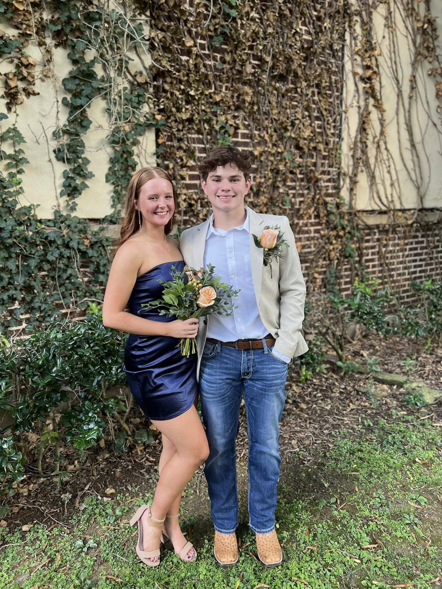 prom bouquet and boutonniere